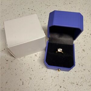 New in Box Mariqe Moissanite Solitaire Ring Size 4